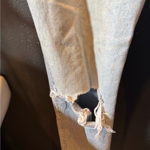 Levi's Light Wash Distressed Relaxed Fit Jeans Size 34 - Picture 3 of 7